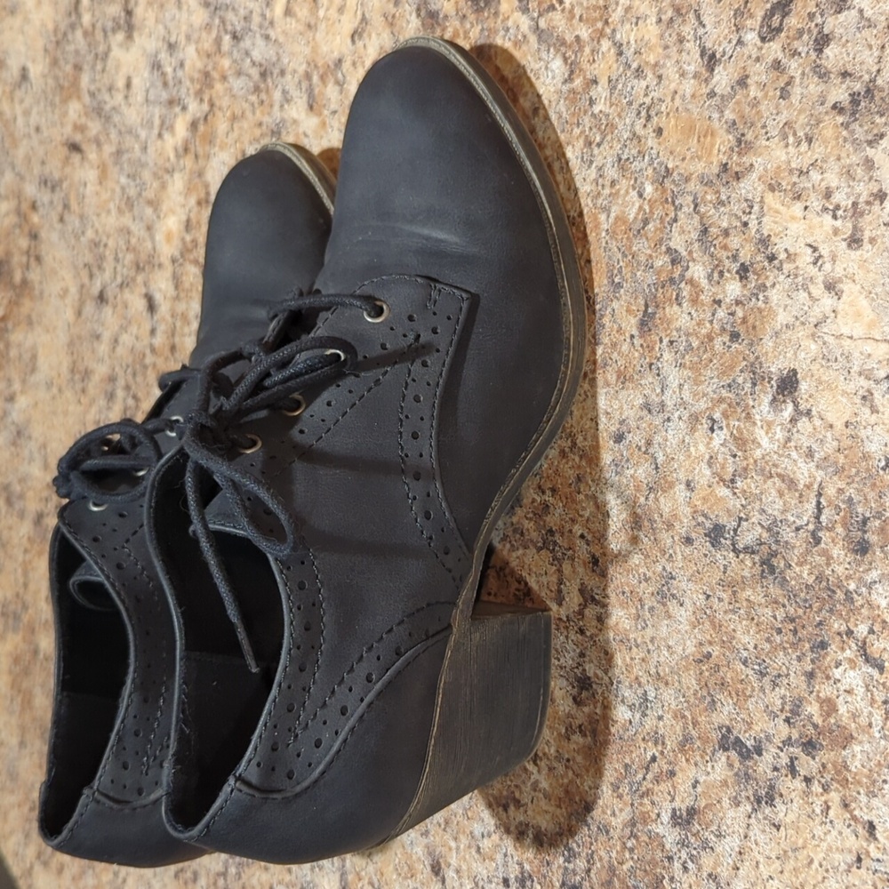 Women's tie ankle boots